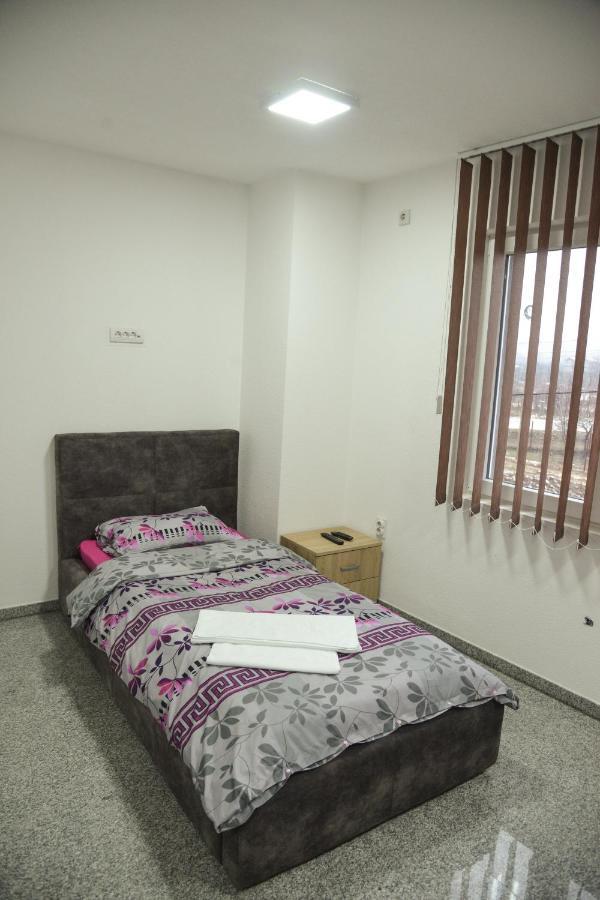 Binta Hostel Vranje Zewnętrze zdjęcie