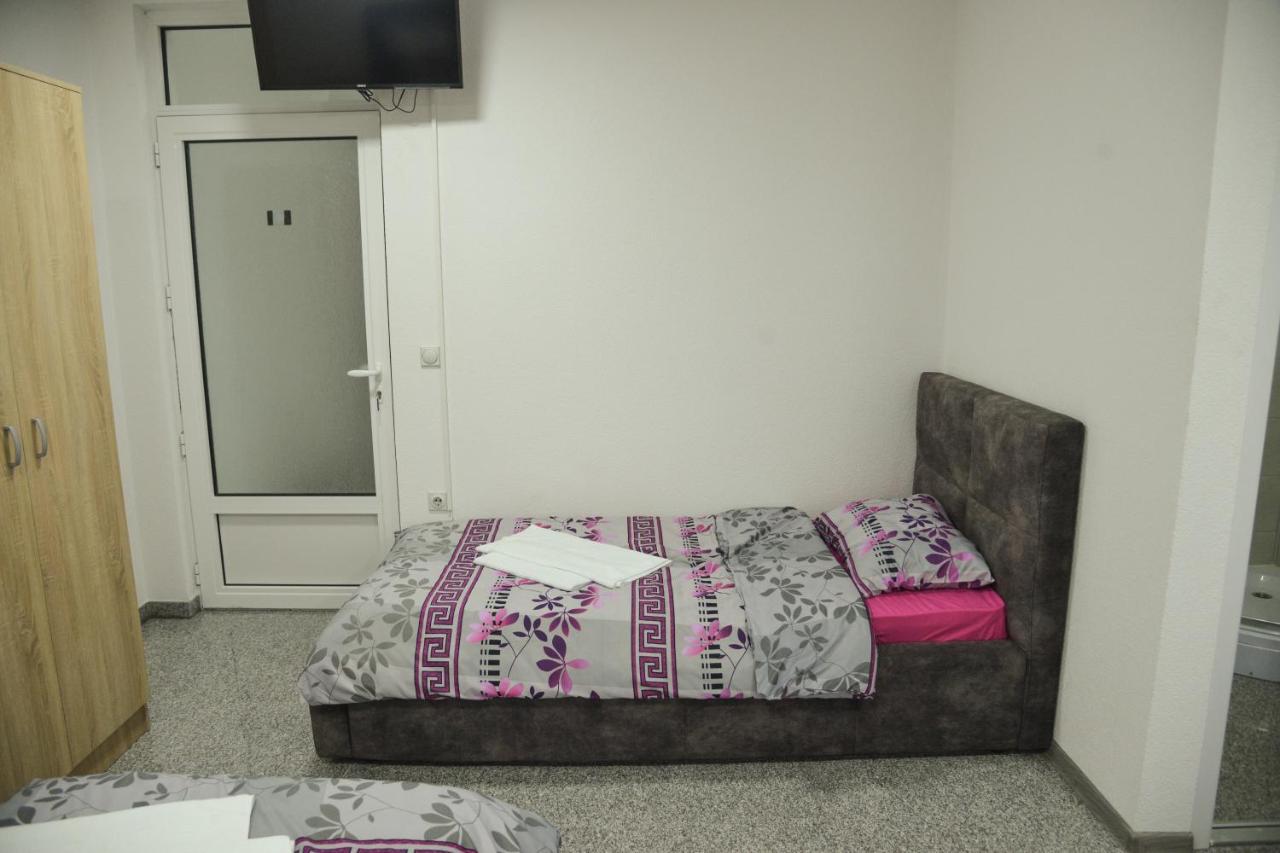 Binta Hostel Vranje Zewnętrze zdjęcie