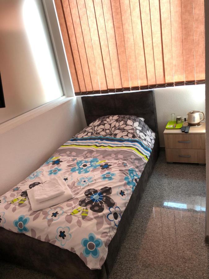 Binta Hostel Vranje Zewnętrze zdjęcie